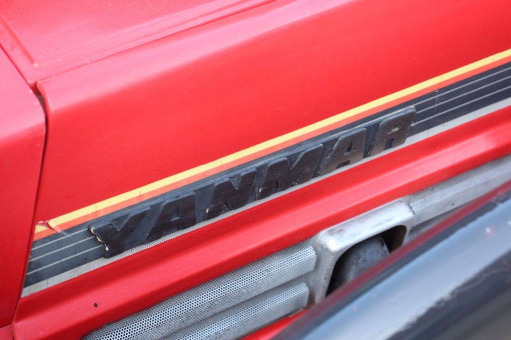 Yanmar FF245 Diesel-Kleintraktor mit Frontlader