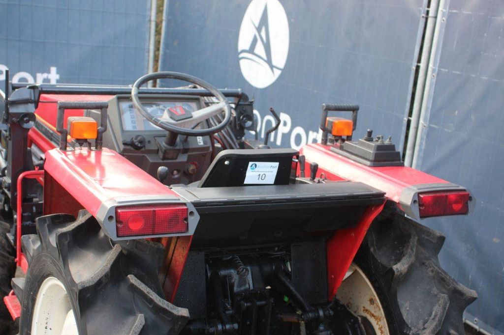 Yanmar FF245 Diesel-Kleintraktor mit Frontlader