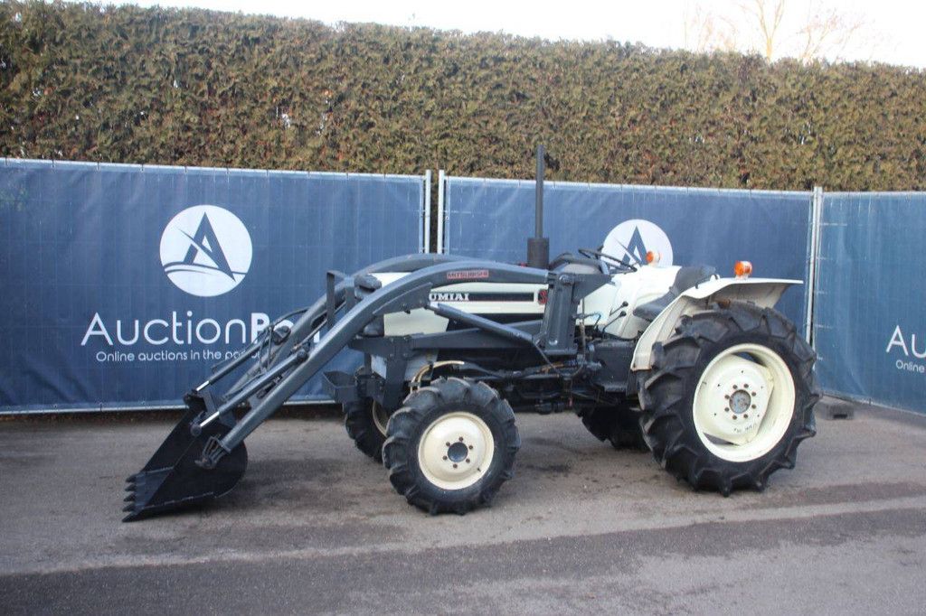 Mitsubishi ST3240 Diesel-Kleintraktor mit Frontlader