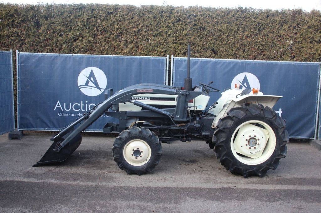 Mitsubishi ST3240 Diesel-Kleintraktor mit Frontlader