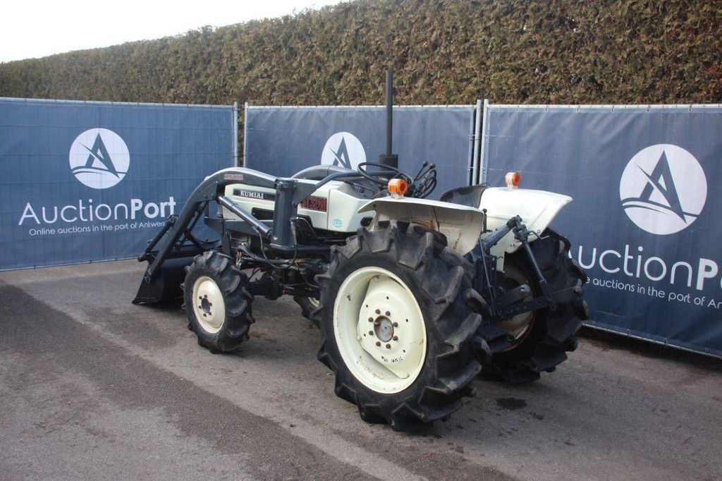 Mitsubishi ST3240 Diesel-Kleintraktor mit Frontlader