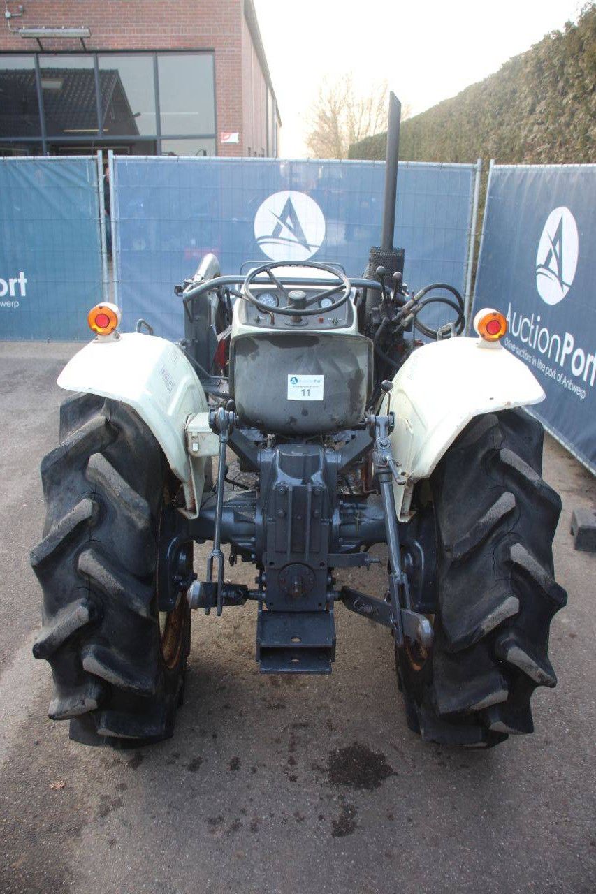 Mitsubishi ST3240 Diesel-Kleintraktor mit Frontlader