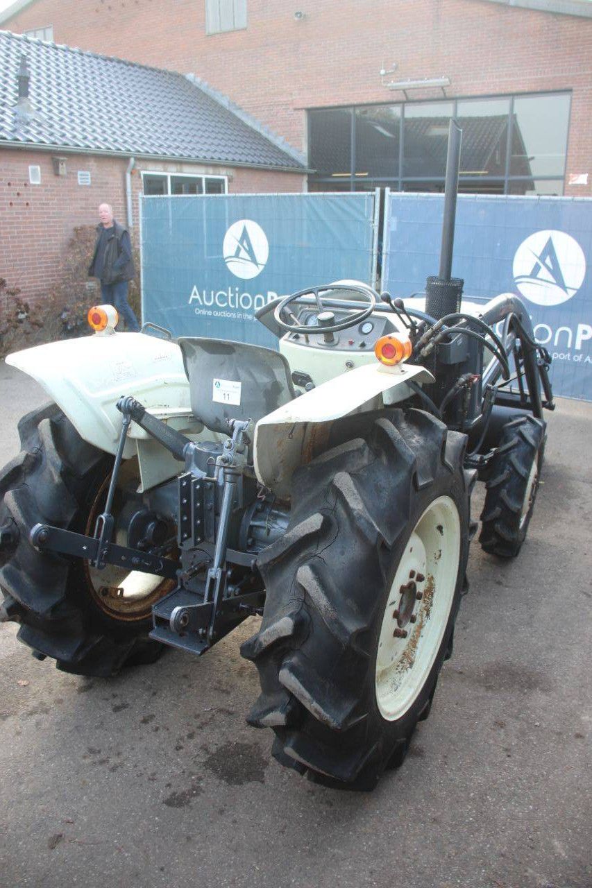 Mitsubishi ST3240 Diesel-Kleintraktor mit Frontlader