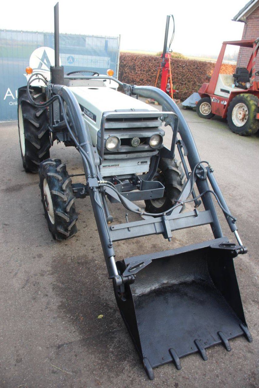 Mitsubishi ST3240 Diesel-Kleintraktor mit Frontlader