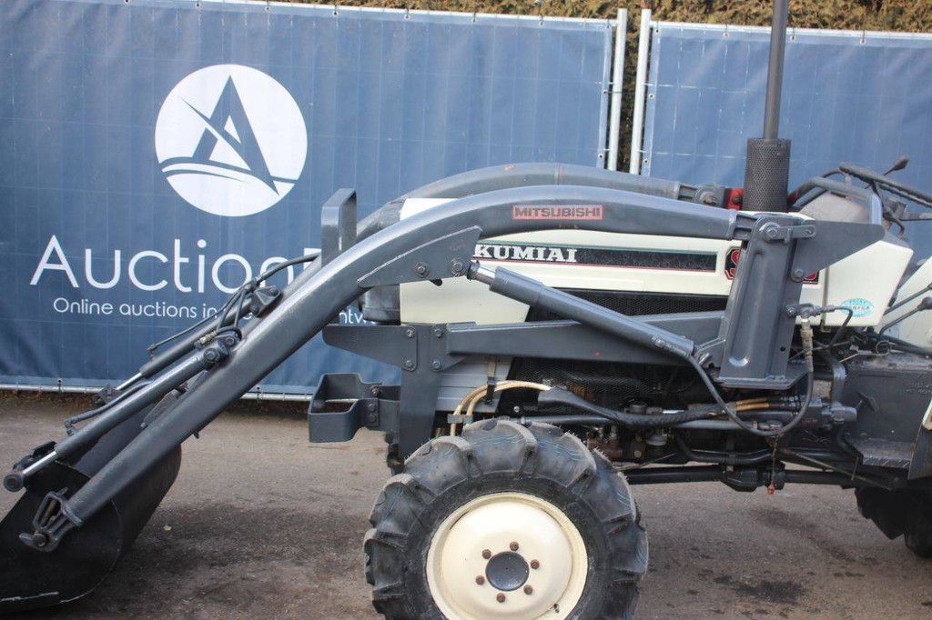 Mitsubishi ST3240 Diesel-Kleintraktor mit Frontlader