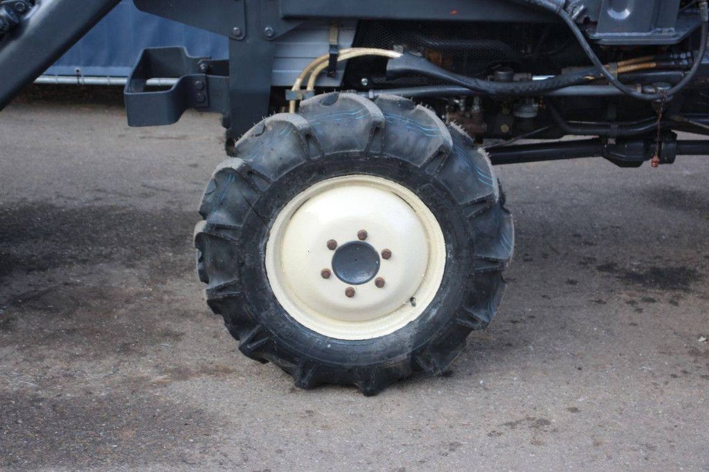 Mitsubishi ST3240 Diesel-Kleintraktor mit Frontlader