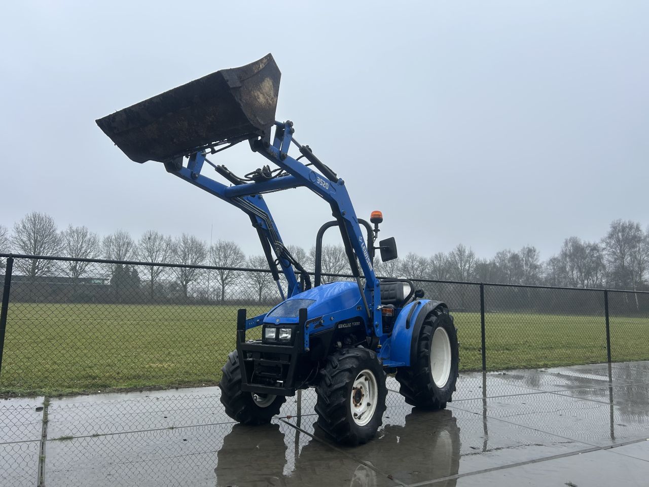 Nette New Holland TCE50 met voorlader