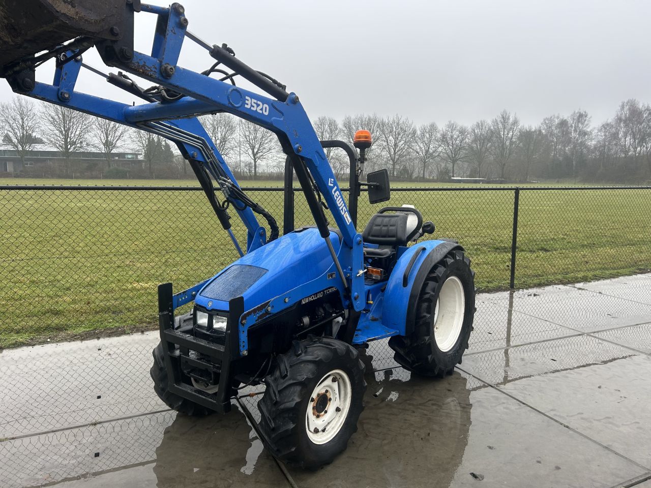 Nette New Holland TCE50 met voorlader