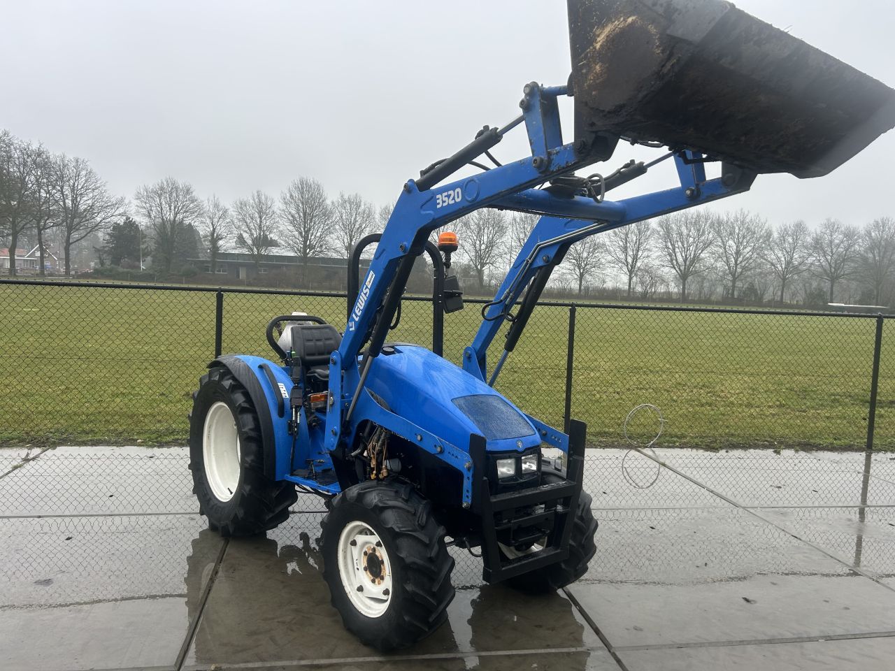 Nette New Holland TCE50 met voorlader