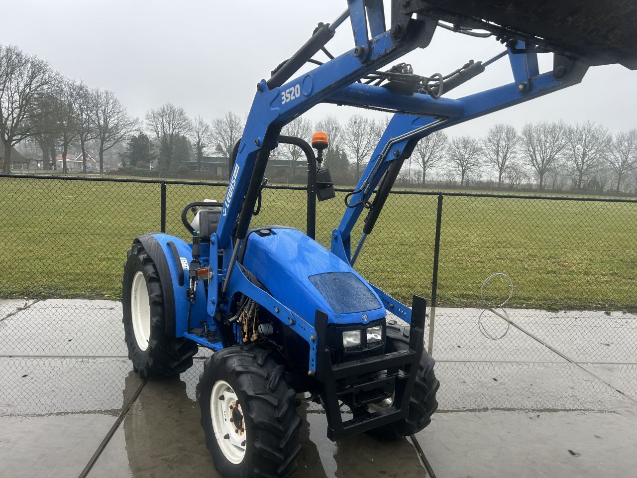Nette New Holland TCE50 met voorlader