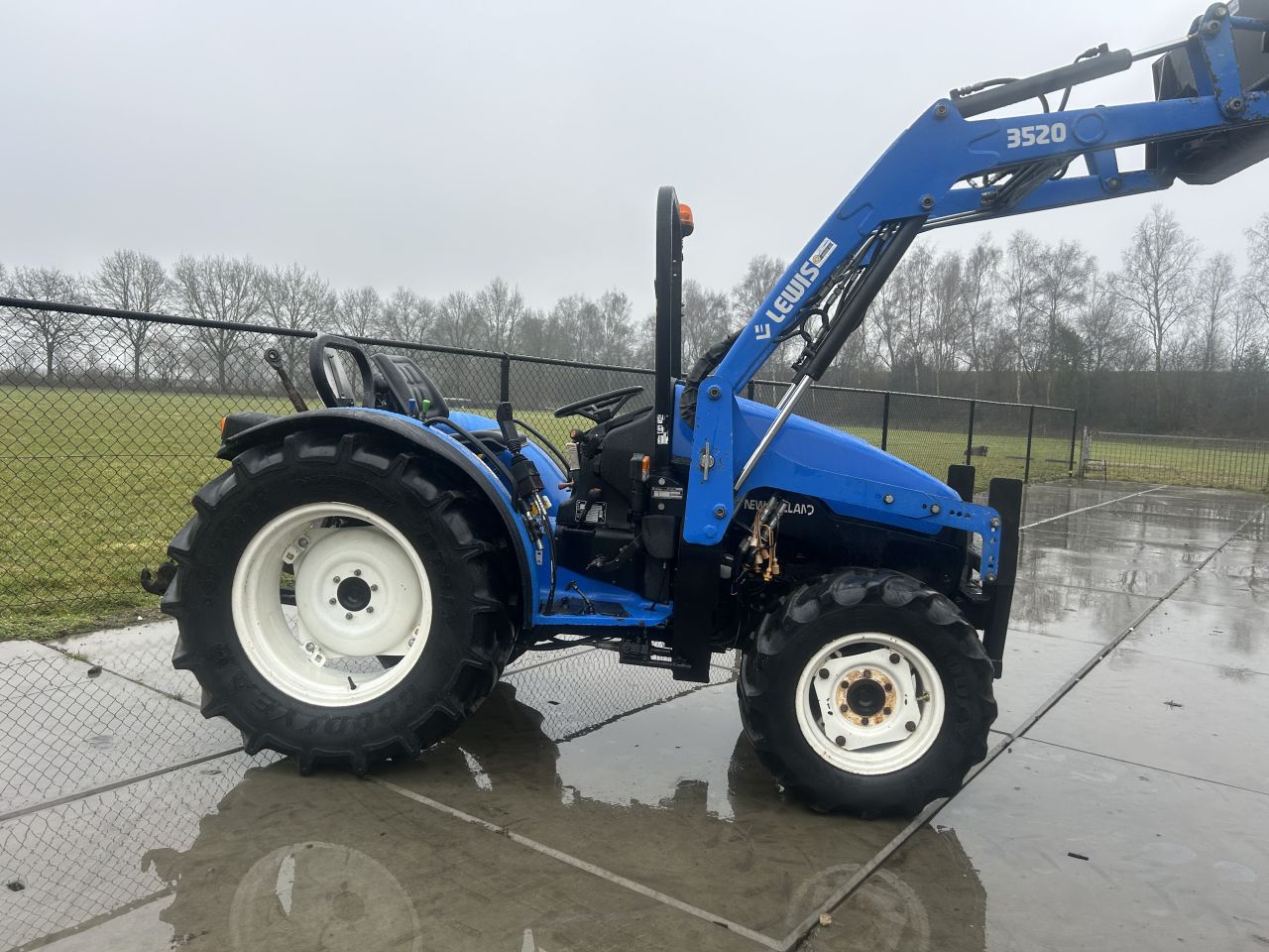 Nette New Holland TCE50 met voorlader