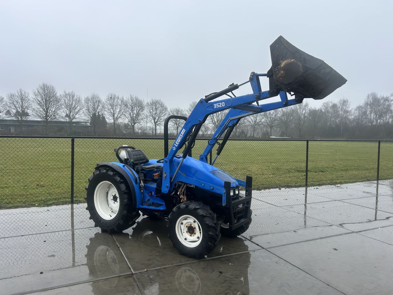 Nette New Holland TCE50 met voorlader