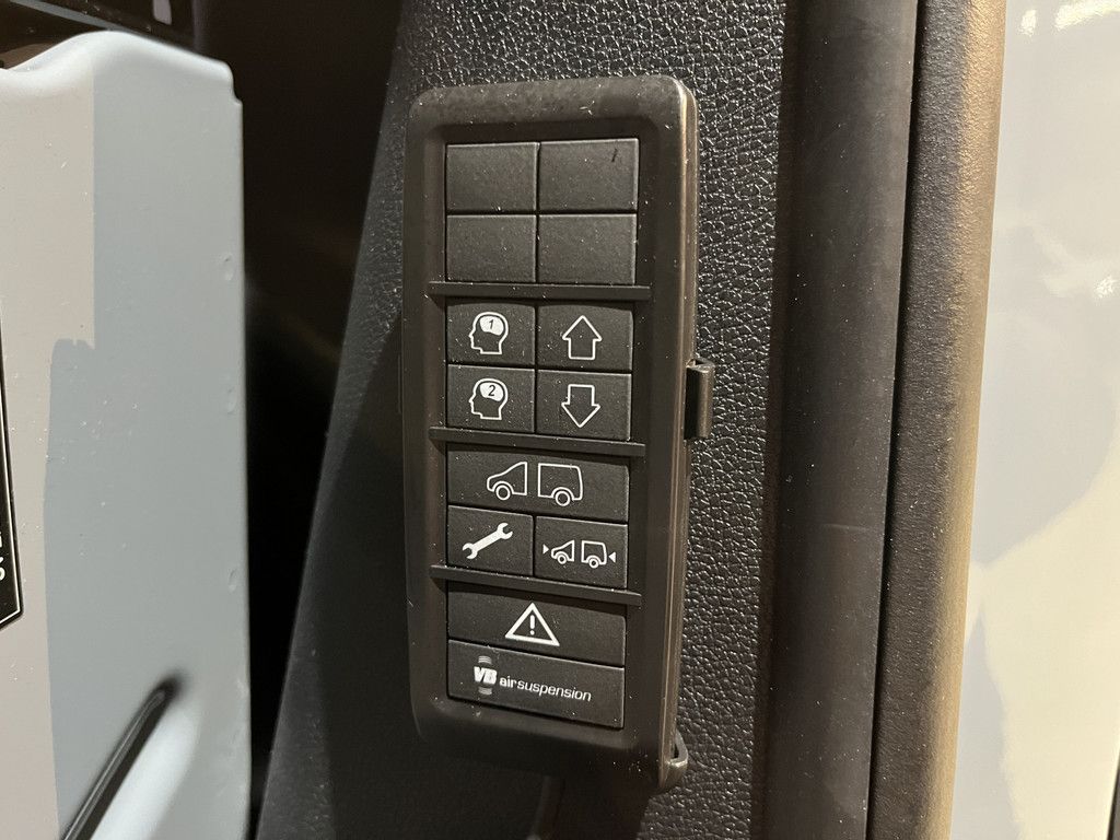 Mercedes-Benz Sprinter 317 CDI L4H2 RWD Automaat / Luchtvering / Euro 6 / Airco / Camera 360 / CarPlay / MBUX / 3-Zits / 10.750 KM !!