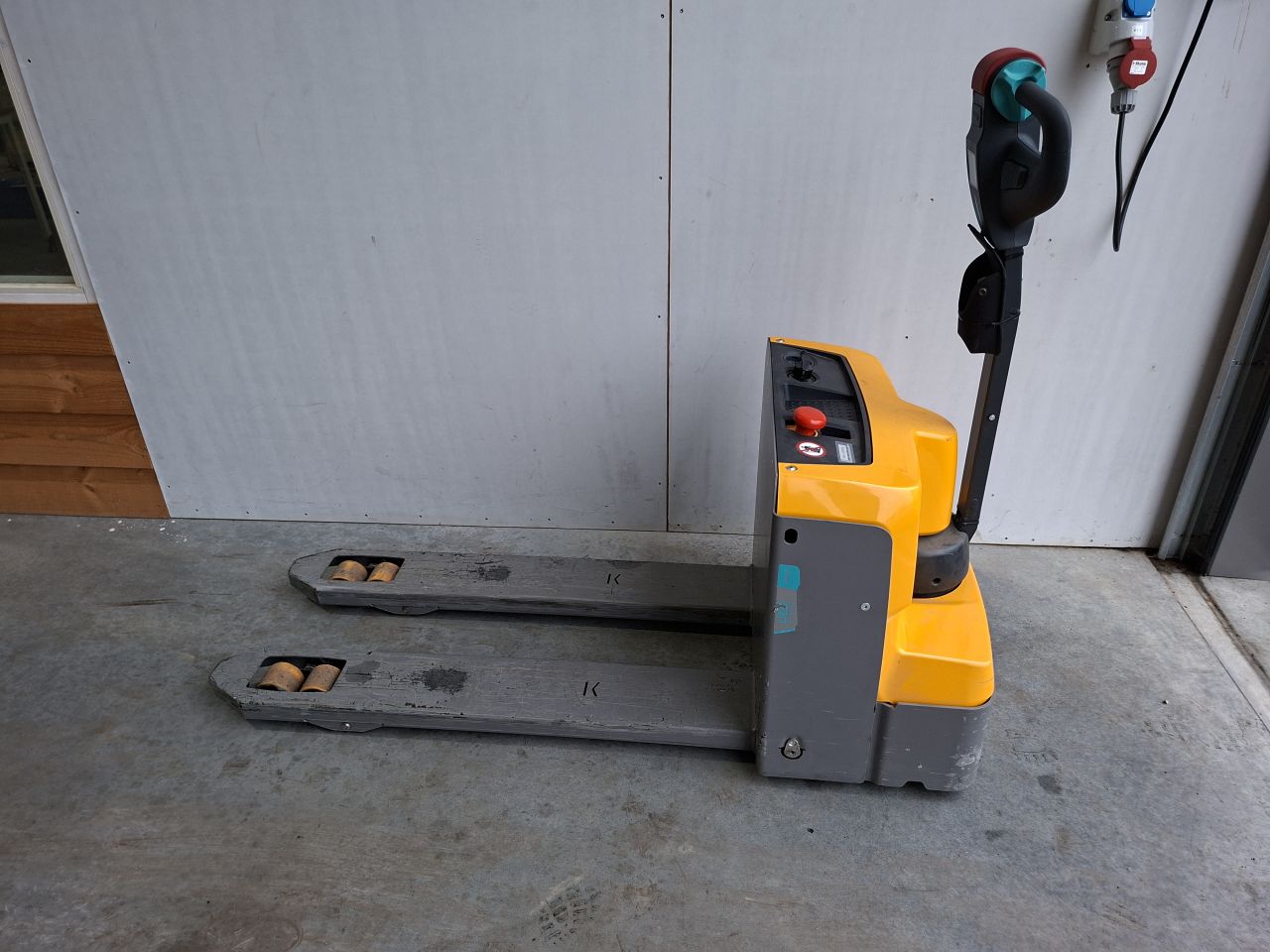 Jungheinrich elektrische palletwagen eje m13 Li-ion bj 2024