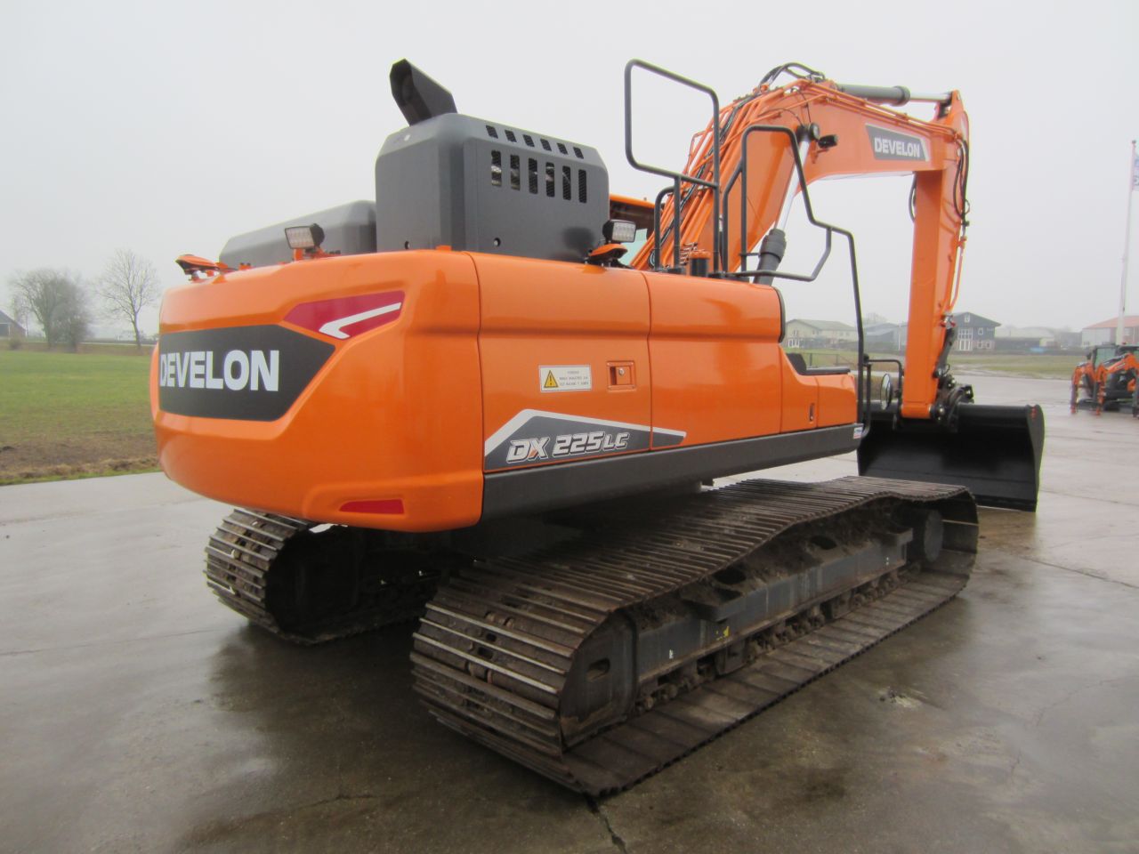 Develon DX225LC-7