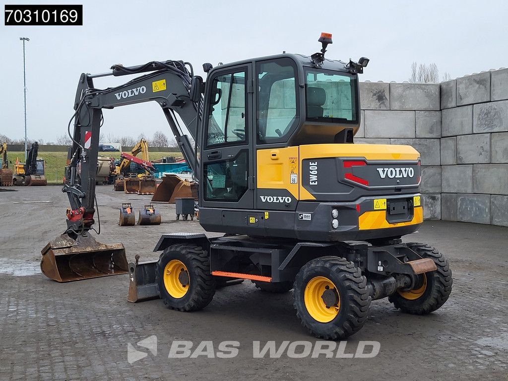 Volvo EW60 E A/C - 3 Buckets