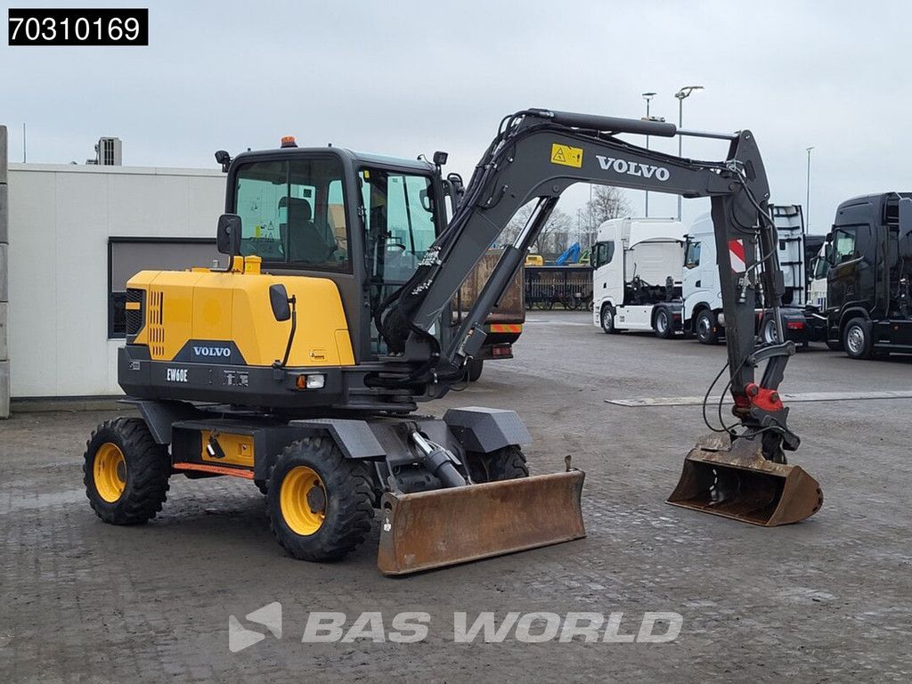 Volvo EW60 E A/C - 3 Buckets