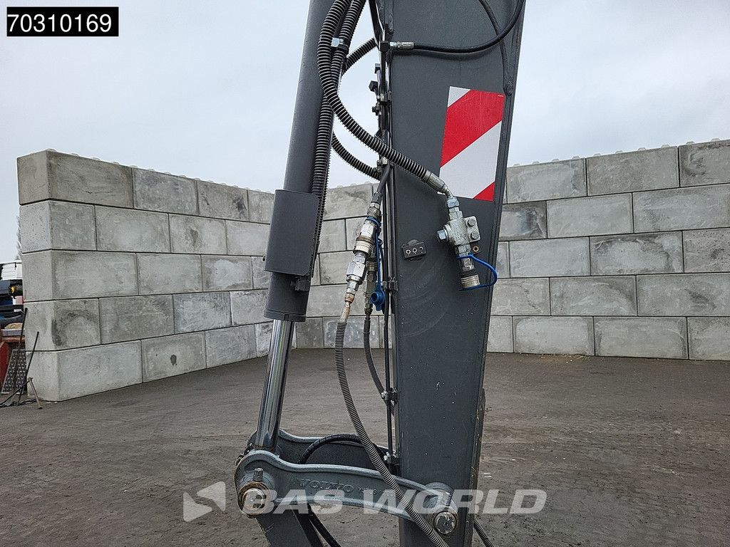 Volvo EW60 E A/C - 3 Buckets