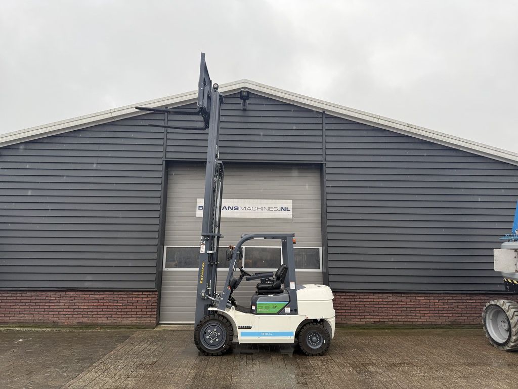 Eurotrac FE30 ECO heftruck NIEUW met vorkenverspreider
