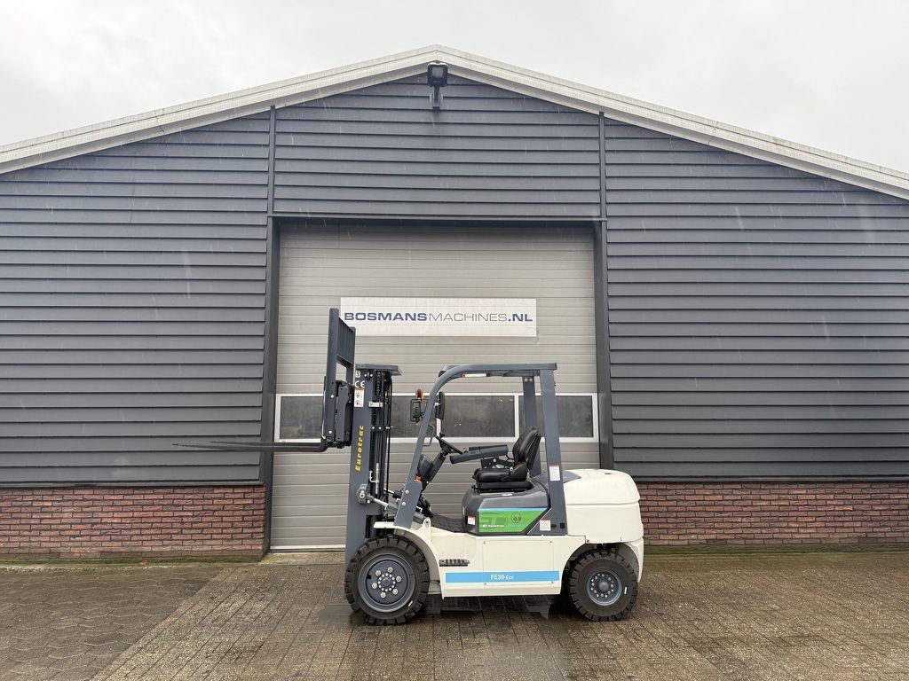 Eurotrac FE30 ECO heftruck NIEUW met vorkenverspreider