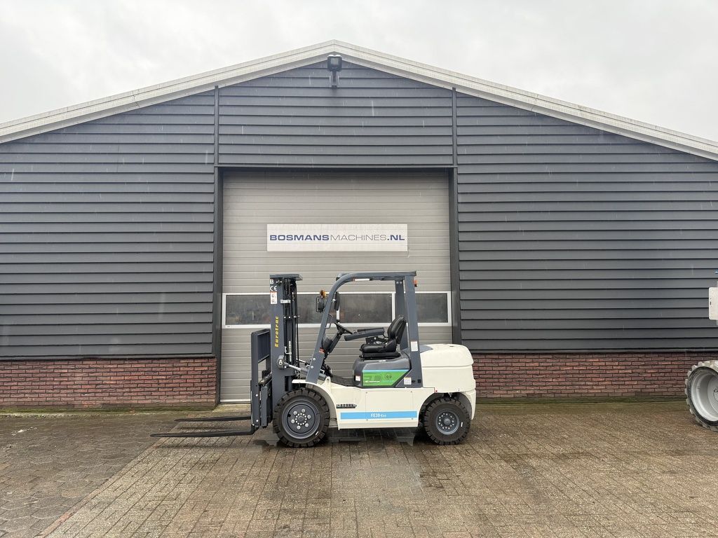 Eurotrac FE30 ECO heftruck NIEUW met vorkenverspreider