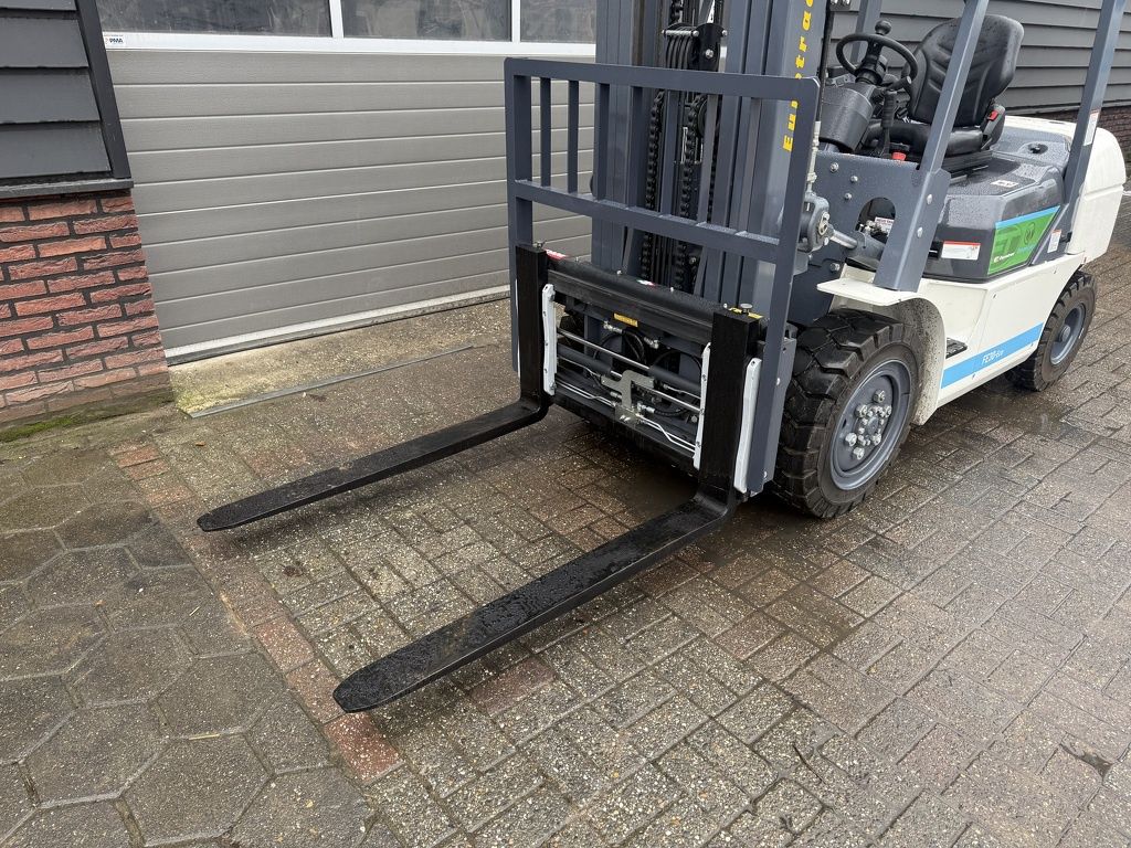 Eurotrac FE30 ECO heftruck NIEUW met vorkenverspreider