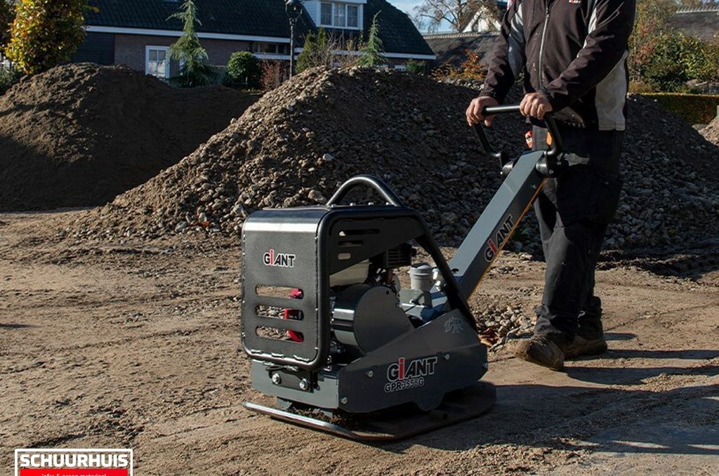 Giant GPR3558G trilplaat schakelbaar 3500kg 60 cm breed benzine of diesel met wielstel