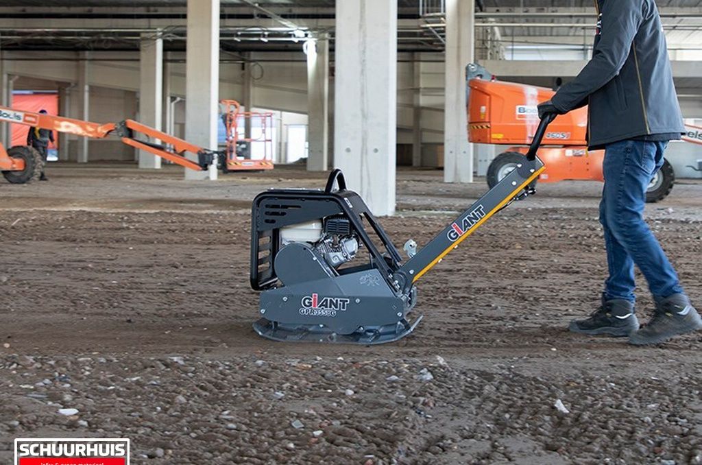 Giant GPR3558G trilplaat schakelbaar 3500kg 60 cm breed benzine of diesel met wielstel