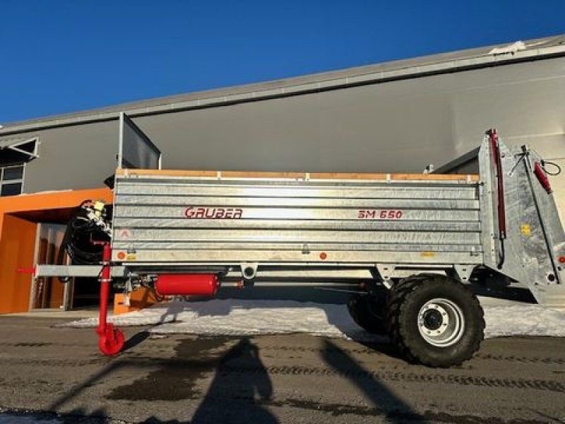 Gruber Miststreuer SM650 Druckluftbremse hydr. Stauwand