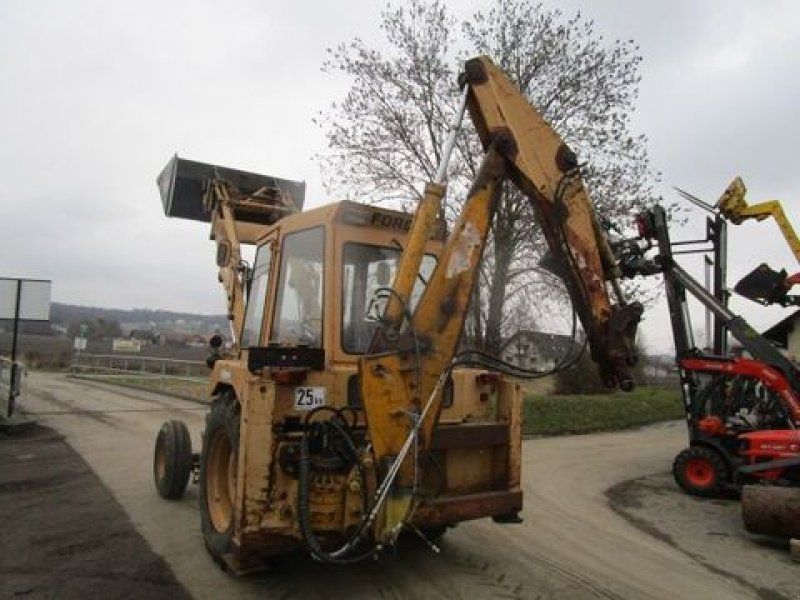 FORD 550 mit neuwertiger Schaufel