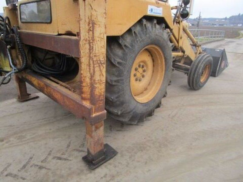 FORD 550 mit neuwertiger Schaufel