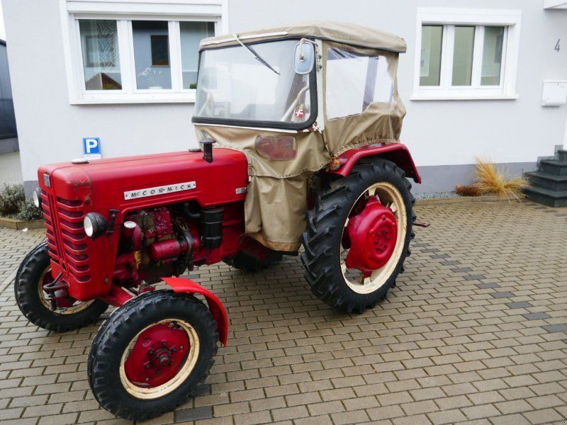 IHC MC Cormick D-324 im geplegtem Original-Zustand. Technisch Tip-To