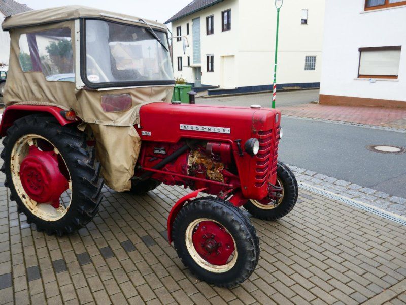 IHC MC Cormick D-324 im geplegtem Original-Zustand. Technisch Tip-To