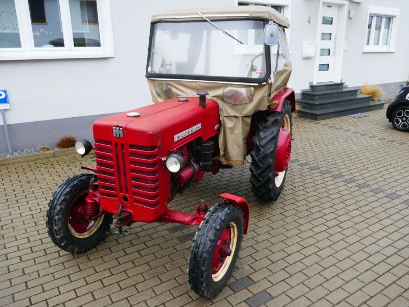 IHC MC Cormick D-324 im geplegtem Original-Zustand. Technisch Tip-To