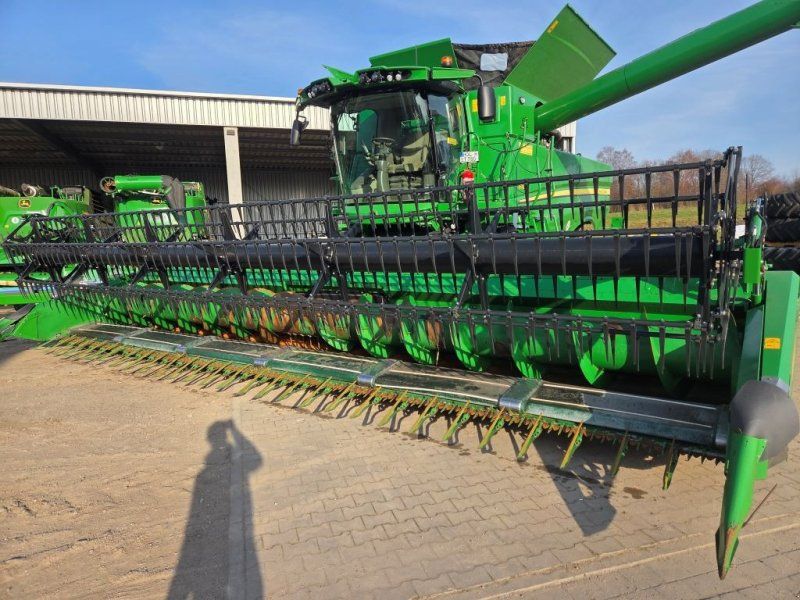 John Deere S780
