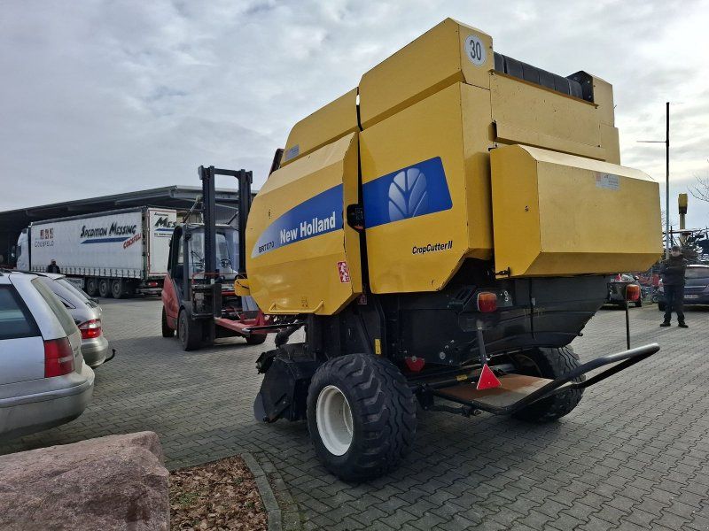 New Holland BR 7070