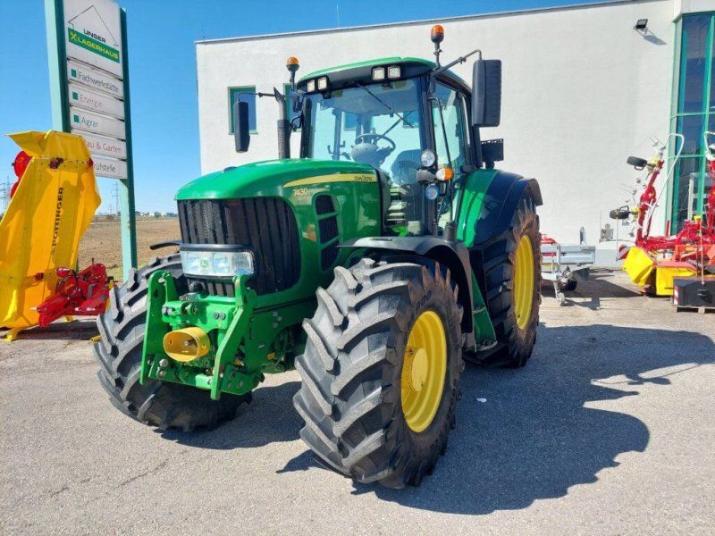 John Deere 7430