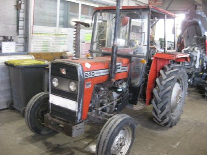Massey Ferguson 240-2
