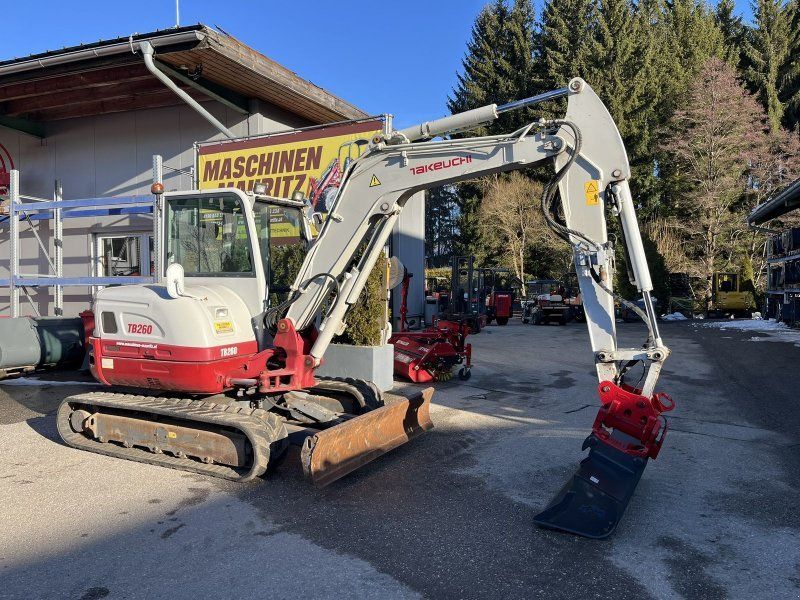 Takeuchi TB 260 Powertilt