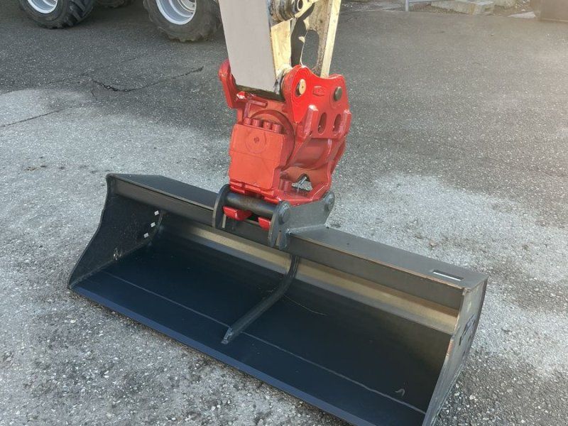 Takeuchi TB 260 Powertilt