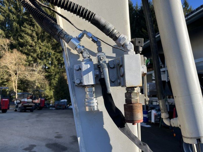 Takeuchi TB 260 Powertilt