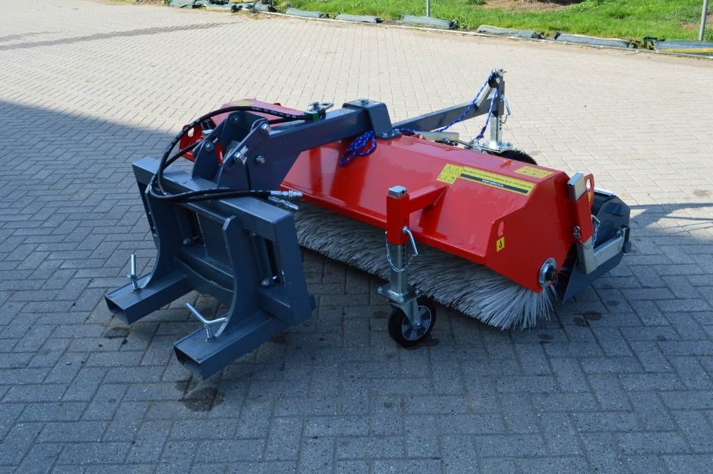 Hemach Veegmachine met opvang en palletvork insteek