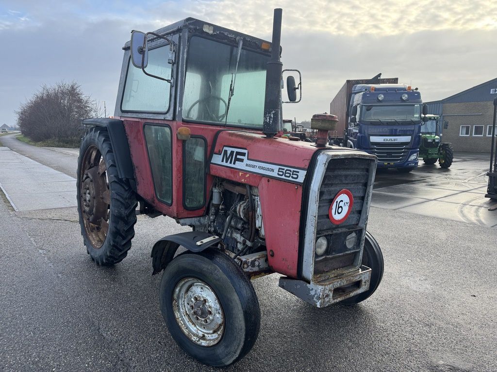 Massey-Ferguson 565