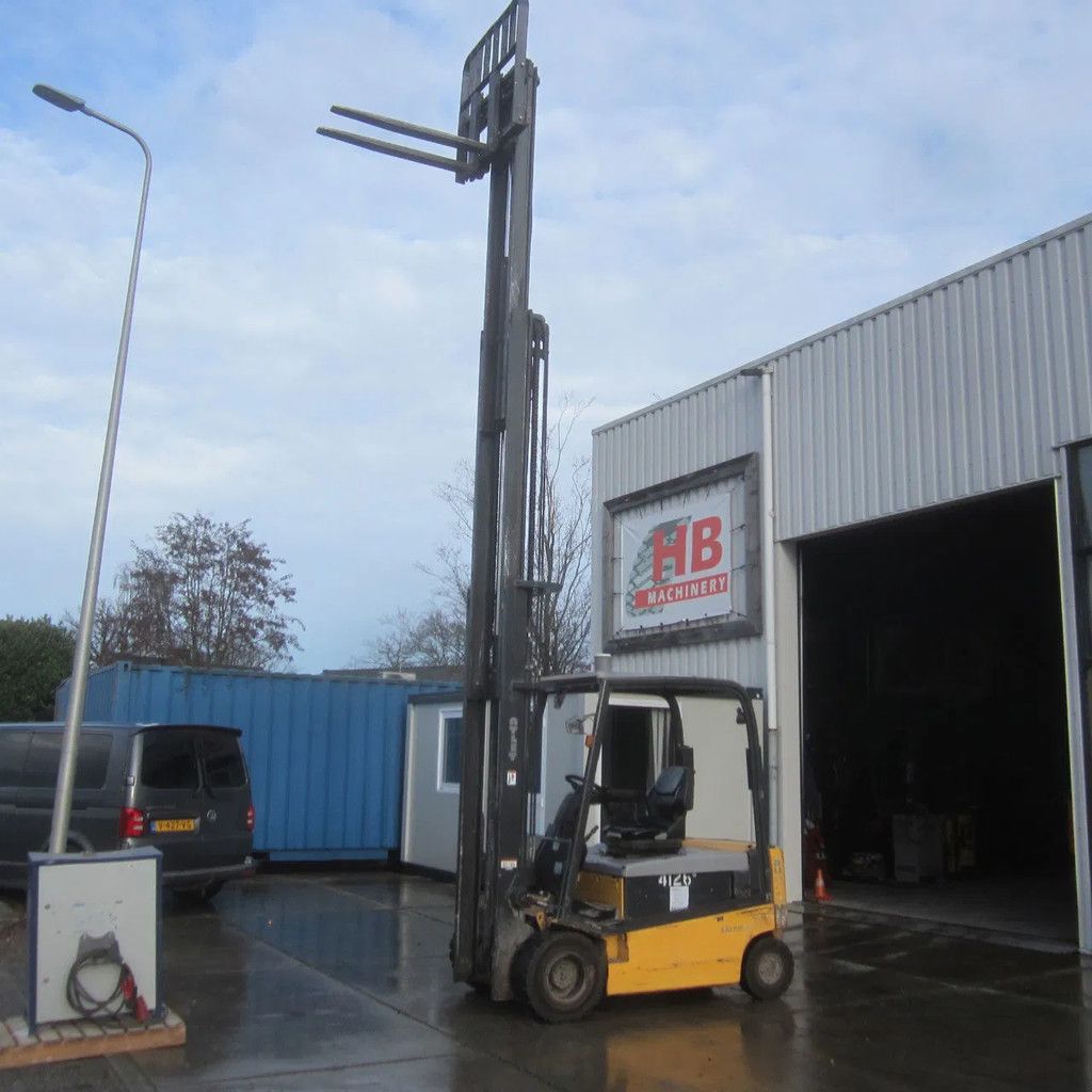 Nissan Heftruck, L30T elektrisch, triplomast, side shift.