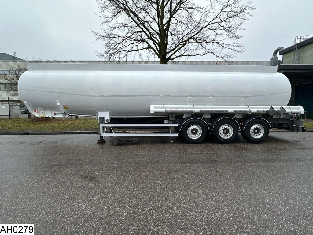 Magyar Fuel 39140 Liter, 9 Comp.