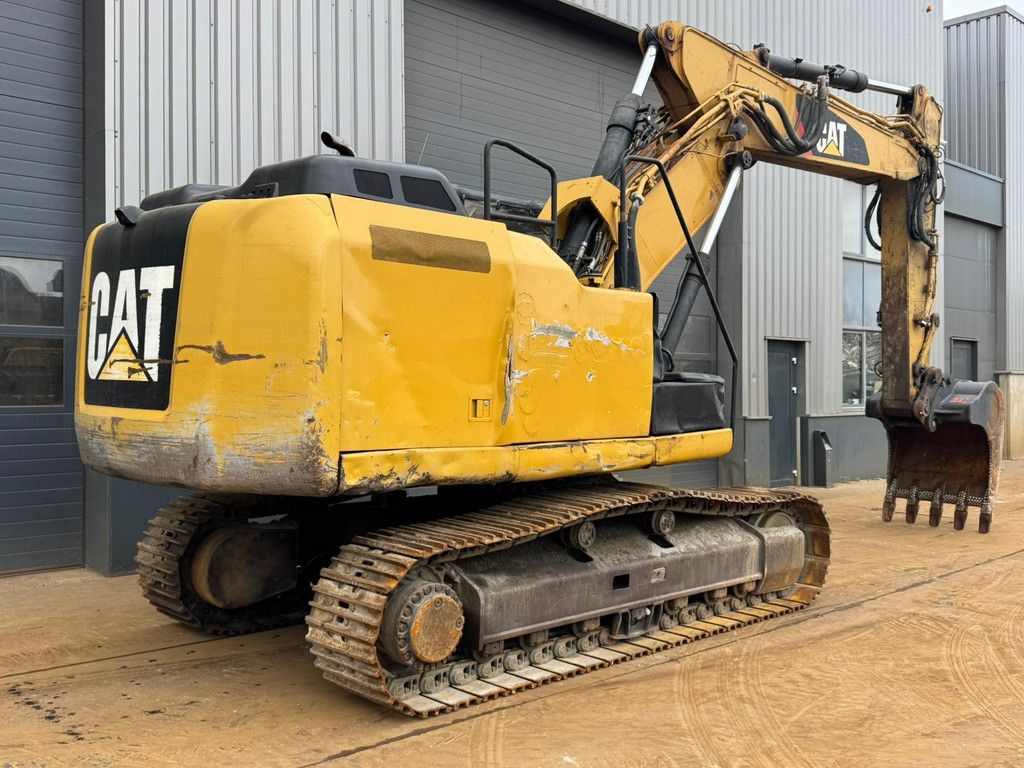 Caterpillar 323E
