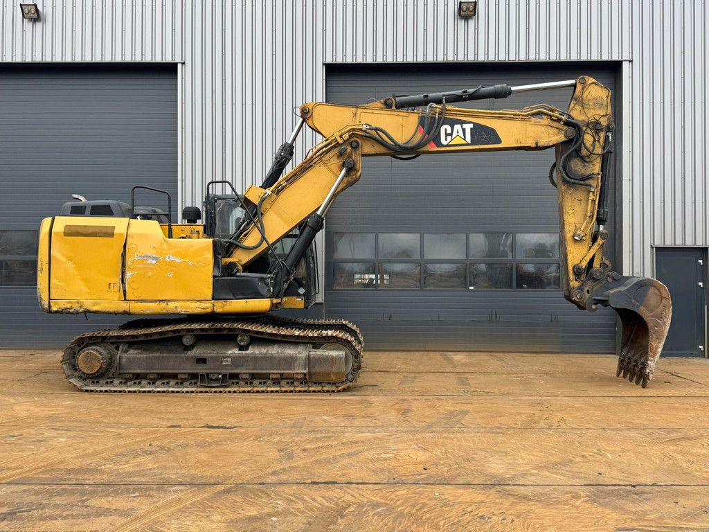 Caterpillar 323E