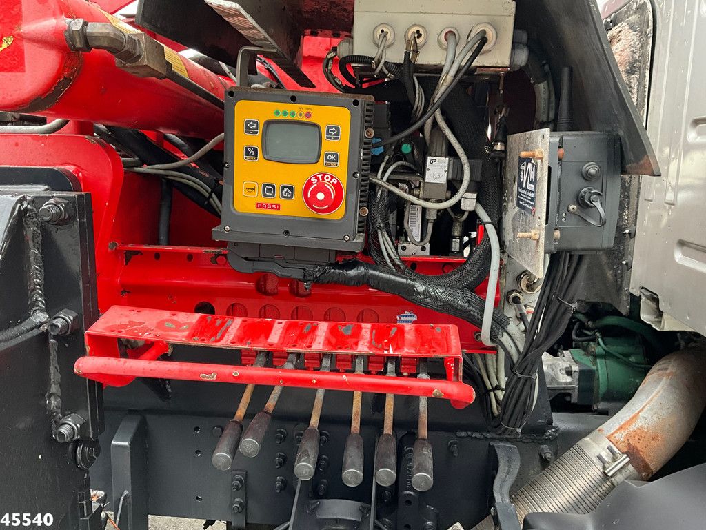 Volvo FM 340 6x4 Fassi 19 Tonmeter laadkraan