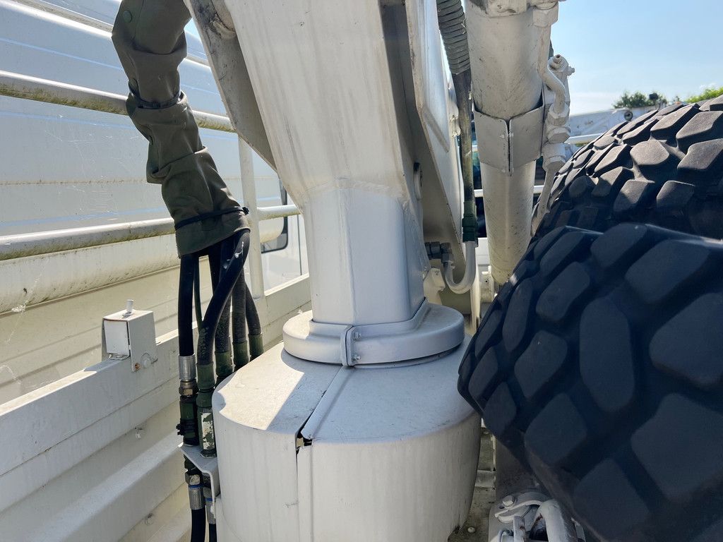 MercedesBenz 1017 4X4 ex army reconditioned white with crane