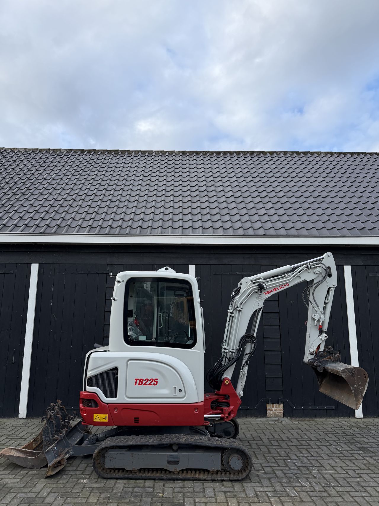 Takeuchi TB225 extra met 460 uur!!